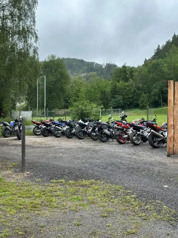 Pohoda u stanu uprostřed přírody – dokonalý relax po pracovním týdnu.